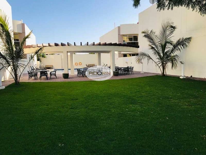 23 Excellent 4 bedroom plus maid villa with beautiful private garden and shared pool in Jumeirah 1