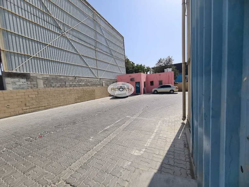 13 4000 square feet warehouse for rent in Al Quoz 1 on main road