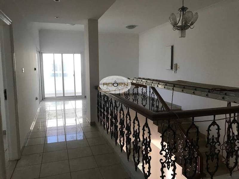 8 Very nice 5 bedroom plus maid villa with private pool for rent in Jumeirah 1