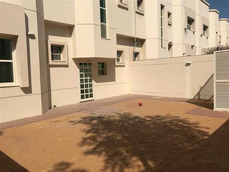 Fully renovated 3 bedroom villa with [pvt garden in Jumeirah 1