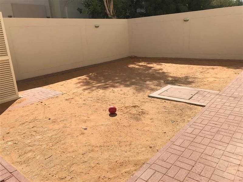 9 Fully renovated 3 bedroom villa with [pvt garden in Jumeirah 1