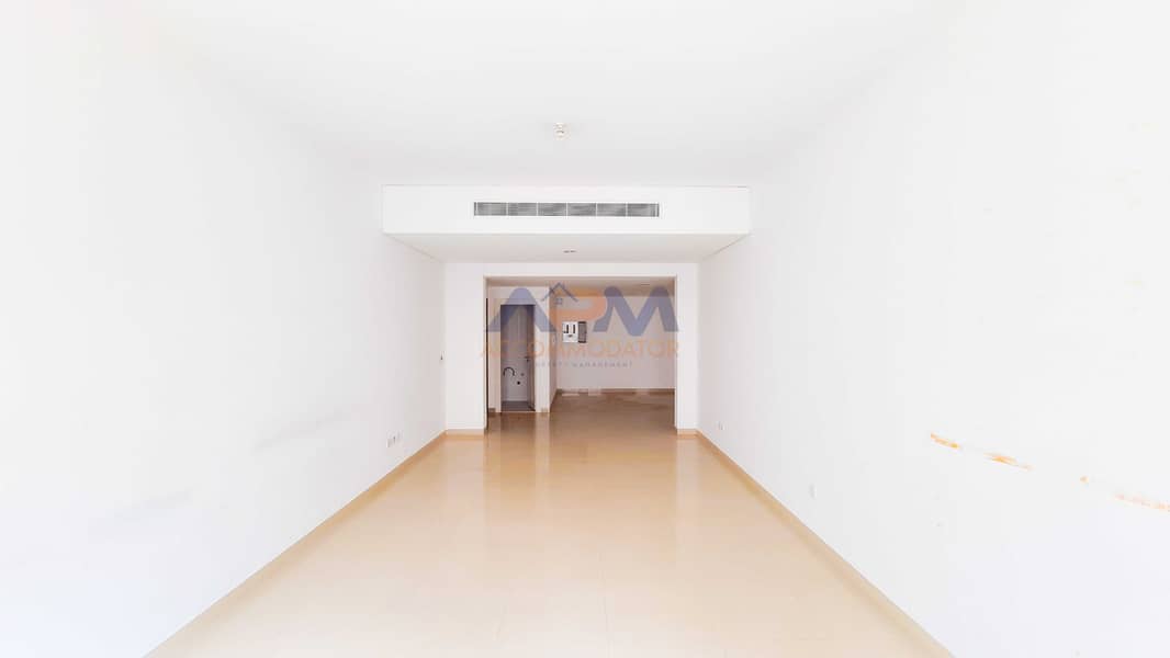 2 Sizable ! 2 Bed Apartment + Laundry Room + Pool + Gym.