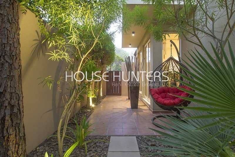 6 Corner Plot|Stunning garden|Private pool|Park view