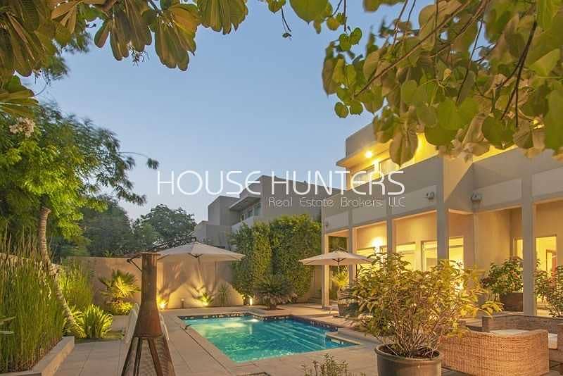 8 Corner Plot|Stunning garden|Private pool|Park view