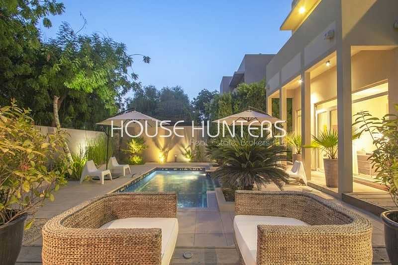 9 Corner Plot|Stunning garden|Private pool|Park view