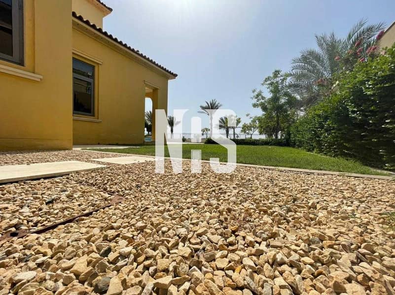 3 spacious excutive villa with golf course view  .