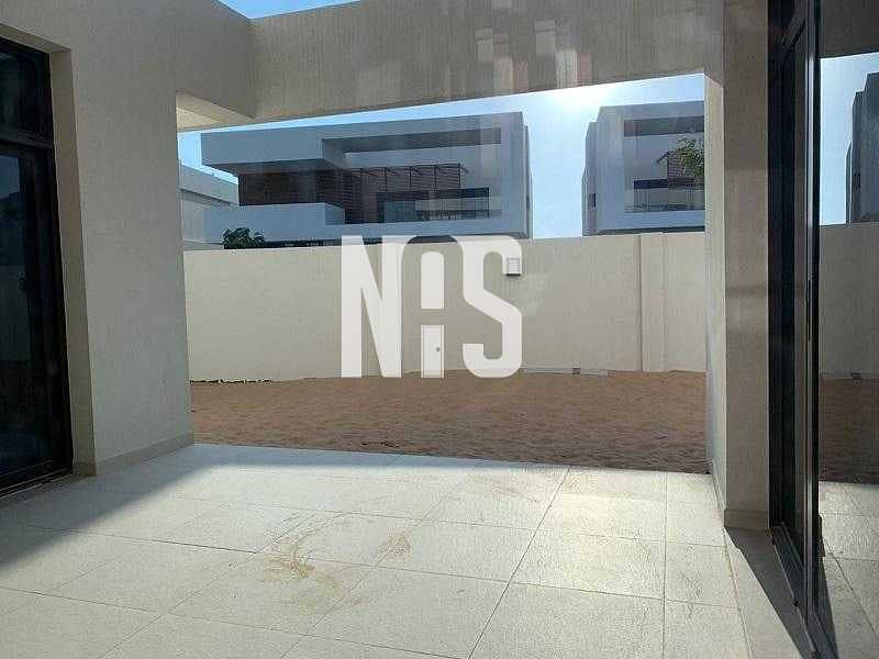 9 Luxurious Modern Corner Villa Double Row BIG PLOT. !