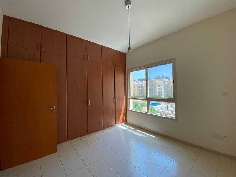6 1 BR / Pool View / Vacant