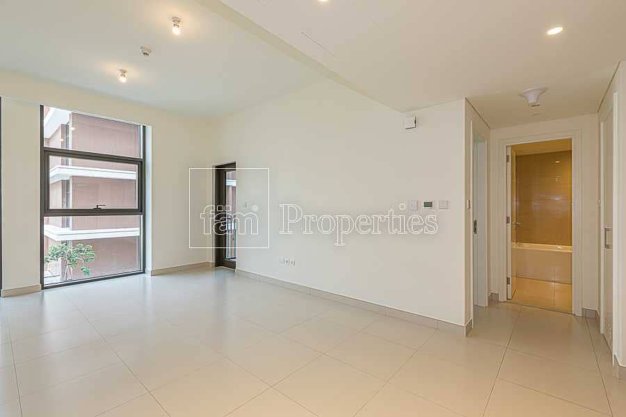 10 Exceptional Modern 1 bed Apt next to the mall