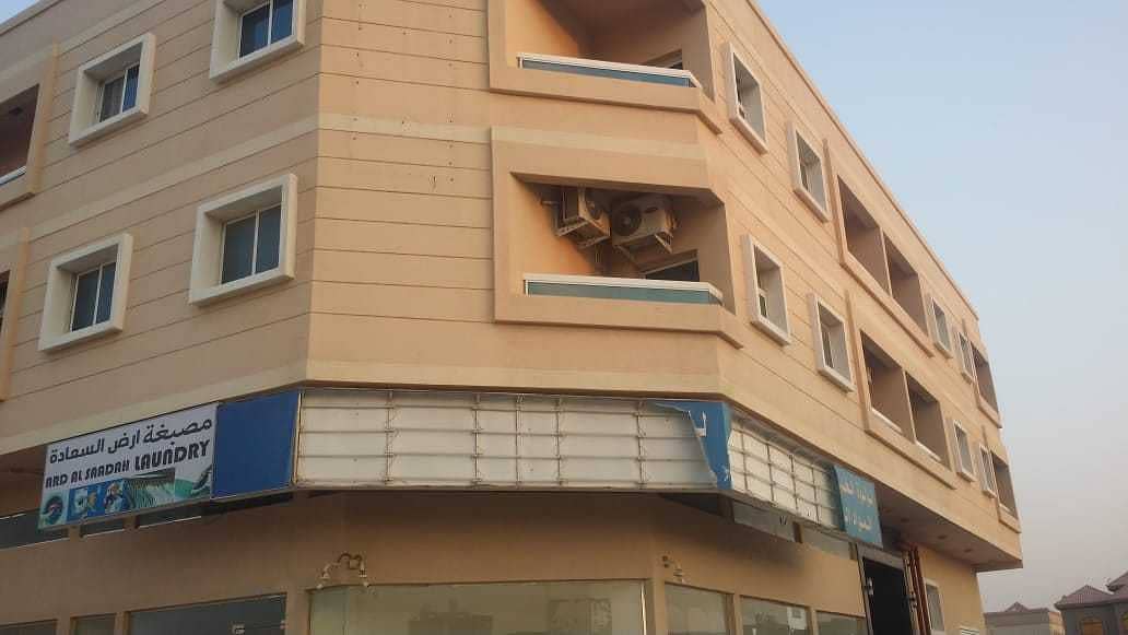 For real estate investment enthusiasts, a building in a very special location in Ajman, at a price of a snapshot, with very excellent income. Building in Al Rawda, ground and two floors, a year of age, the area is 10 thousand feet, an excellent area, free