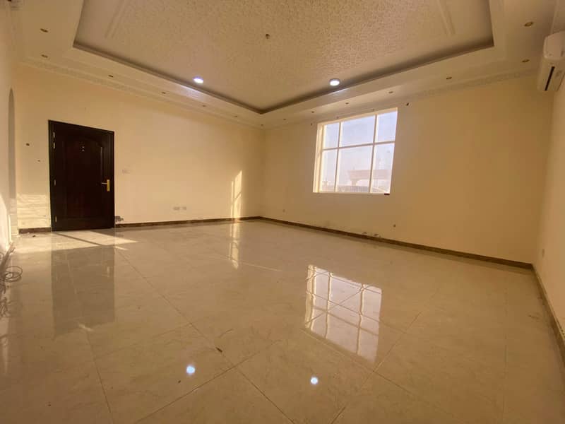 Pay Monthly AED/-2200 For HUGE STUDIO in Shamkha