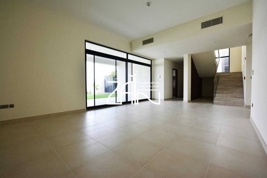 8 Corner 5 BR Villa T4 Upgraded with Landscaped Garden