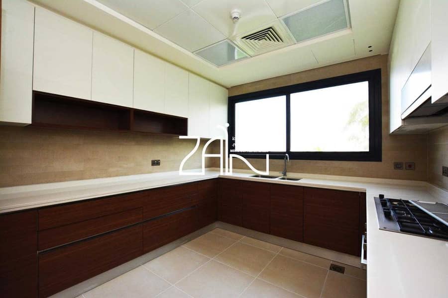 17 Corner 5 BR Villa T4 Upgraded with Landscaped Garden