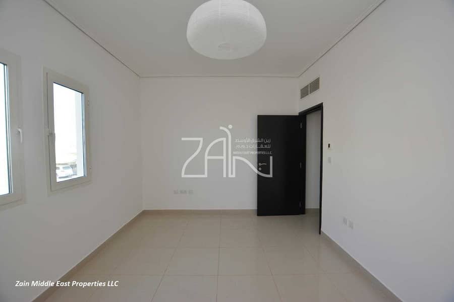 8 Hot Deal 5 BR Villa Close to Mosque and Market.