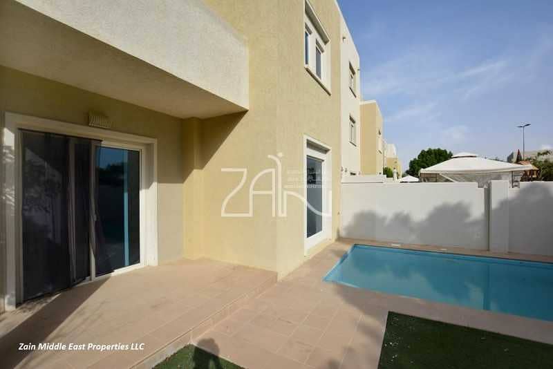 11 Hot Deal 5 BR Villa Close to Mosque and Market.