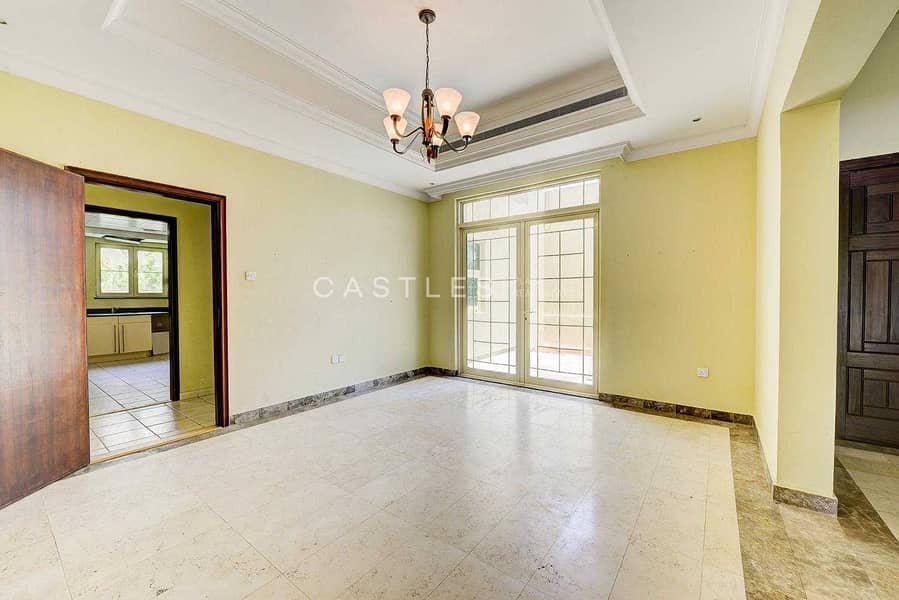 4 - Lake View- Upgraded - Furnished 4 bed+maids in Jumeirah Islands