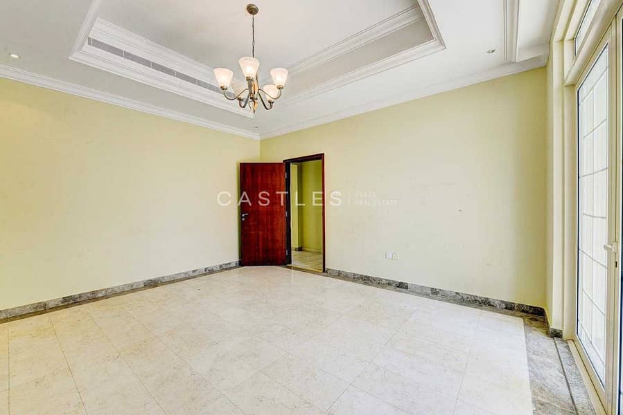 8 - Lake View- Upgraded - Furnished 4 bed+maids in Jumeirah Islands