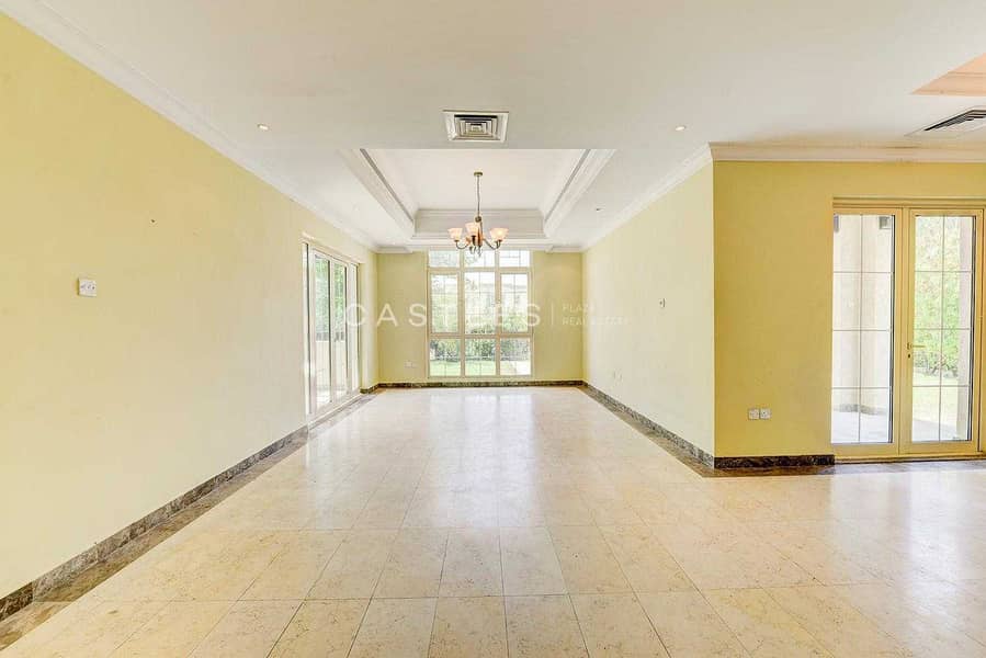10 - Lake View- Upgraded - Furnished 4 bed+maids in Jumeirah Islands