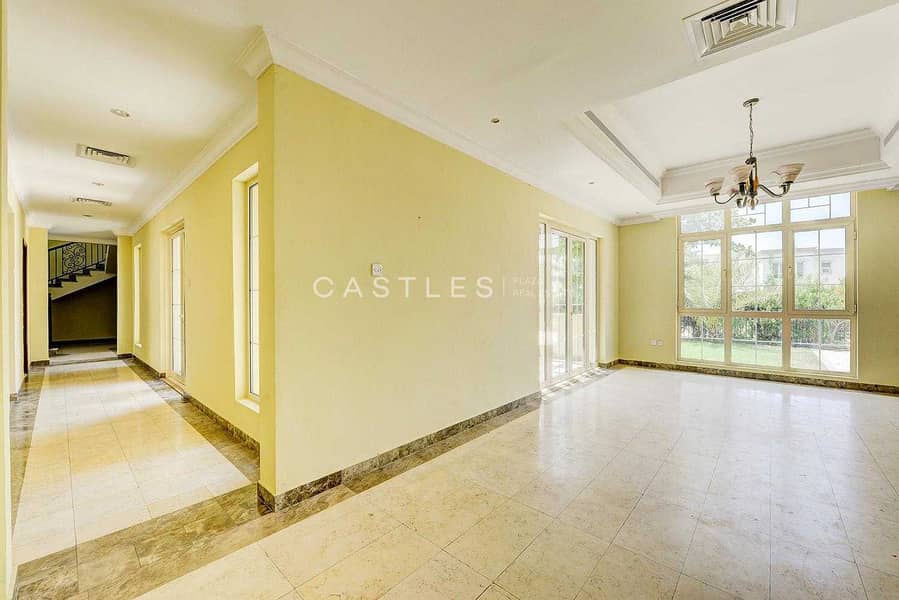 18 - Lake View- Upgraded - Furnished 4 bed+maids in Jumeirah Islands