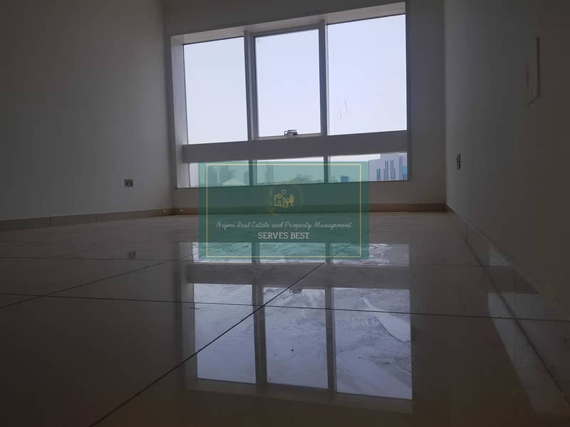 4 Nice! 2 bed apartment with parking