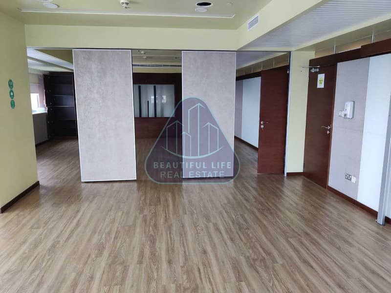 33 LAVISH OFFICE FLOOR FOR SALE IN BUSINESS BAY ASPECT TOWER
