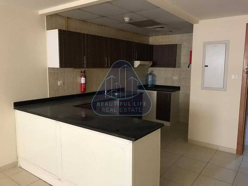 8 AMAZING  DEAL / SPACIOUS 2BR + BALCONY/ EMIRATES GARDEN