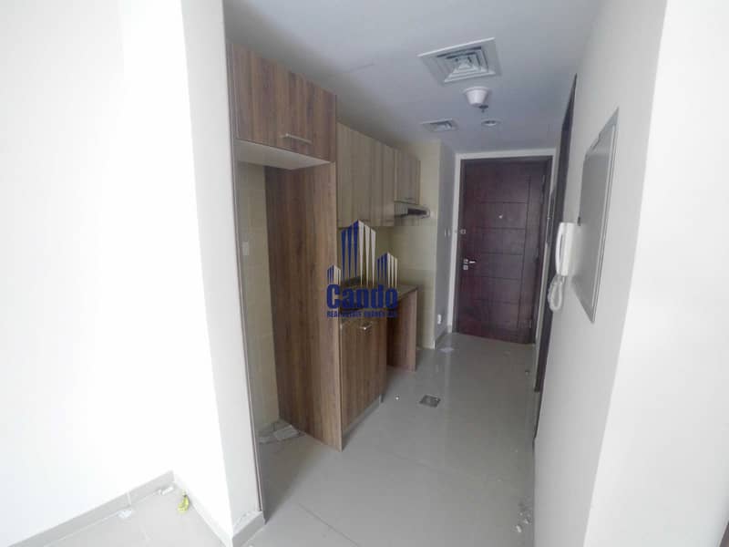 4 Bright and Cosy Studio Unit / Balcony / Vacant