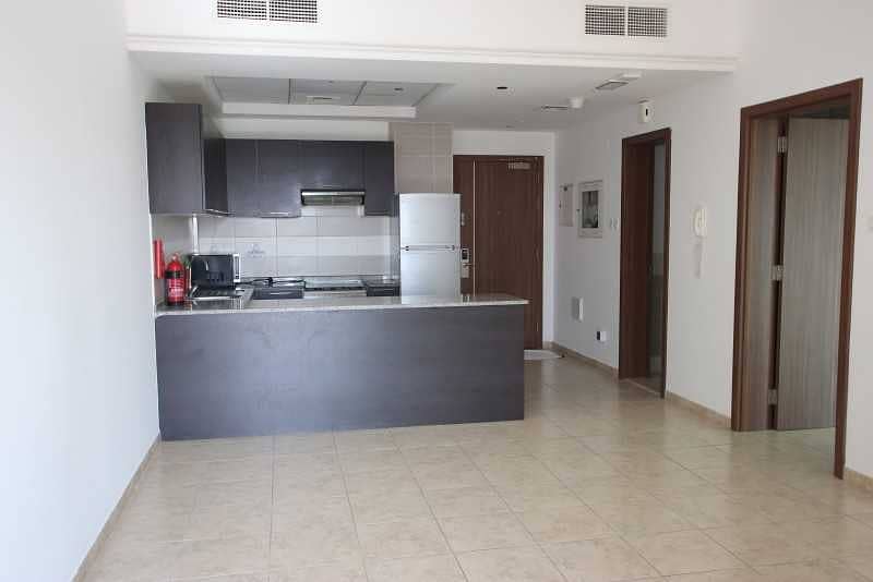 Apartment with Balcony and Kitchen Appliances I Mid Floor I Vacant