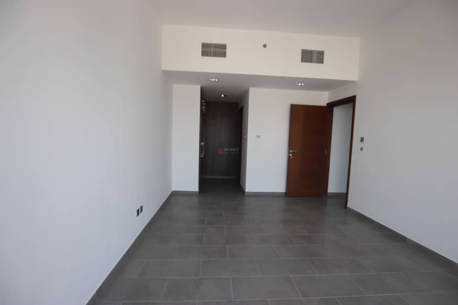 2 large 1 bedroom with balcony for rent in Jam Marina