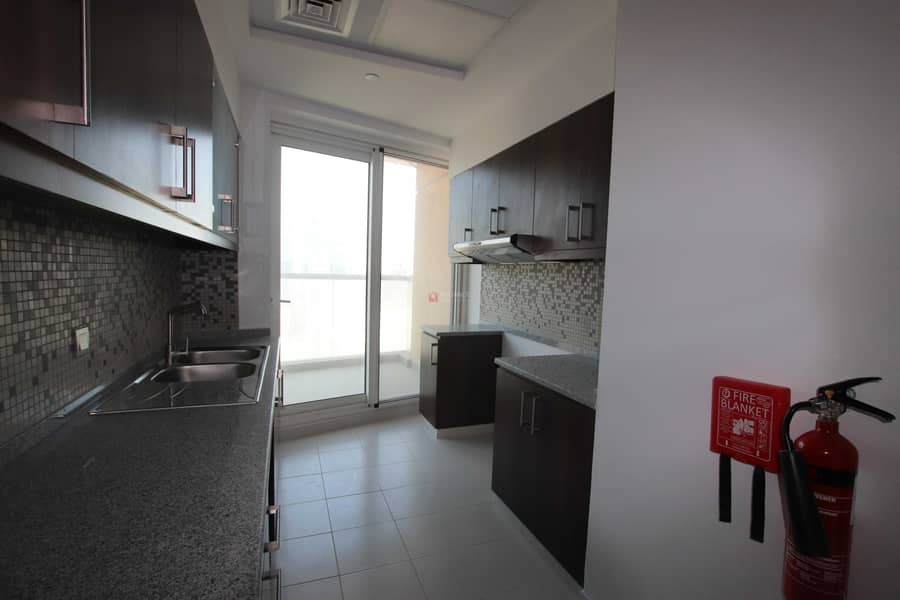 9 2 BR apartment with balcony in Jam Marina for rent