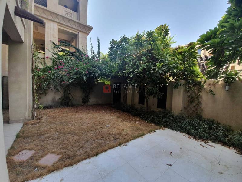 6 Huge Garden | Ground Floor Unit | Arabian Architecture | Chiller Free