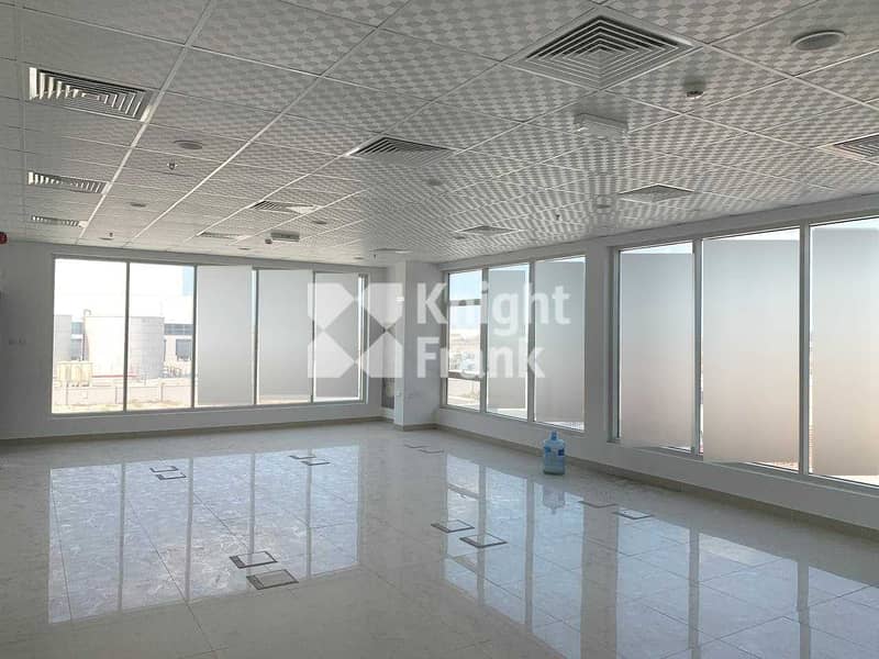 3 High quality office | 650 KW Power | Column less