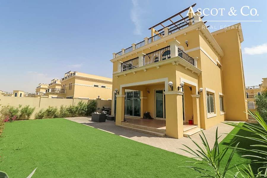 Close To The Souk | 4 Beds | Open Layout