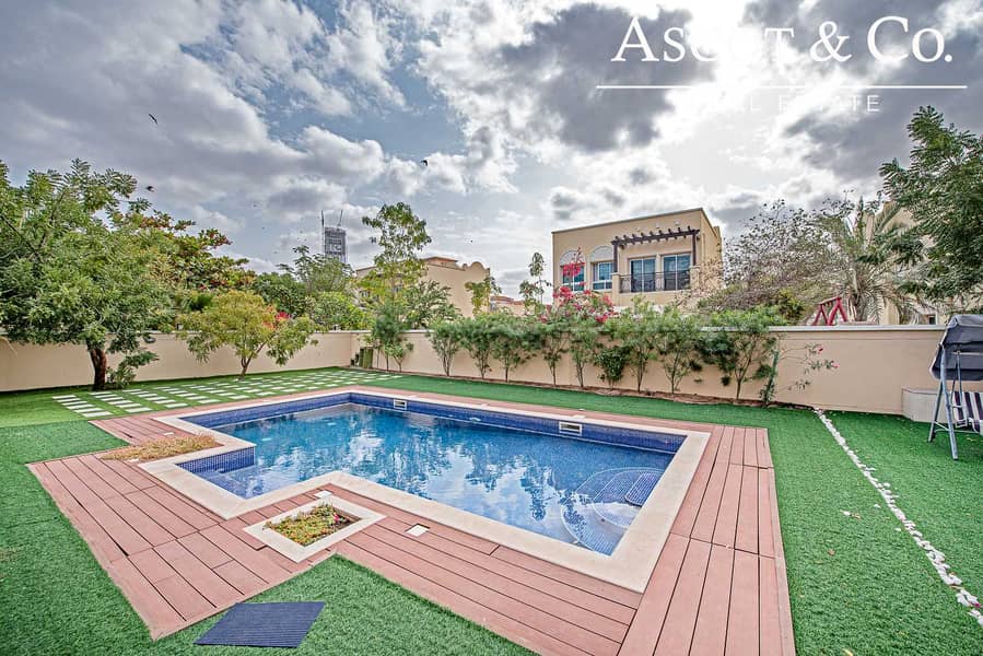 9 5 Bedrooms + Maid's | Private Pool | JVT