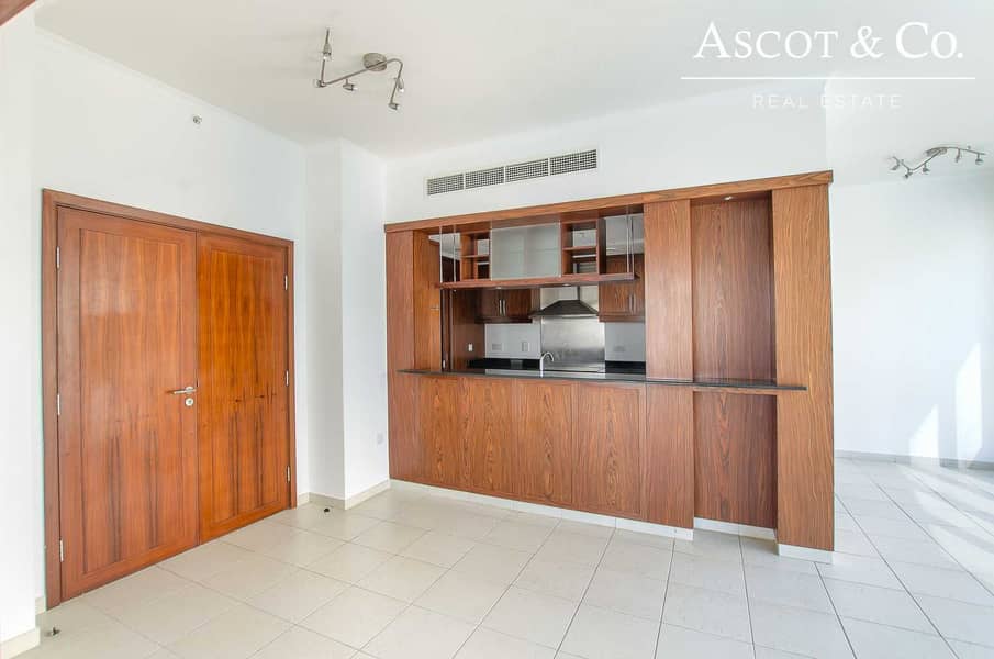 8 High Floor| One Bedroom| Well Maintained