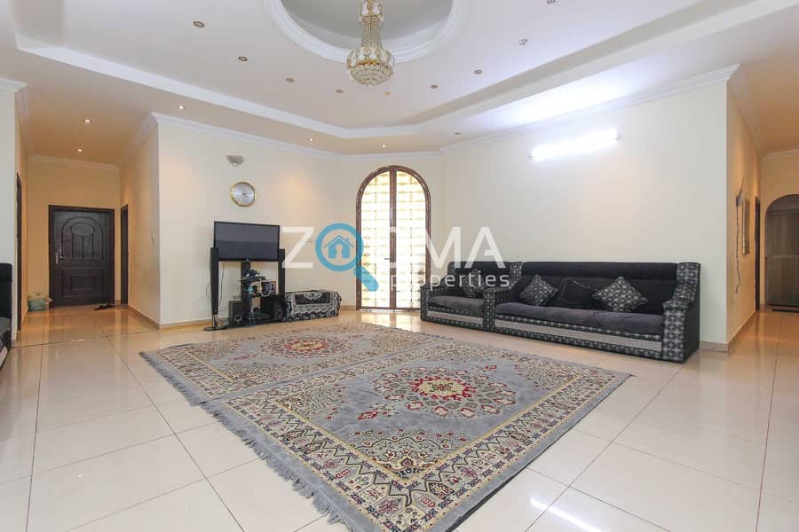 4 Great location / Big Villa in Al Barsha 2