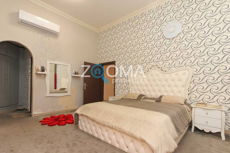 7 Great location / Big Villa in Al Barsha 2