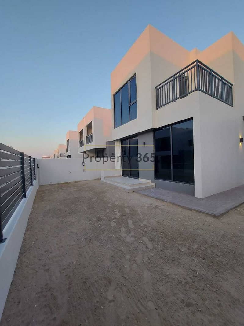 7 Next to Park and Pool / 4 Bedrooms / Large layout