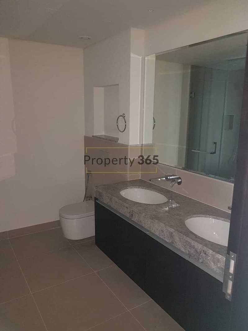 12 High Floor / Spacious  2 bedrooms  / Creek Residence T2