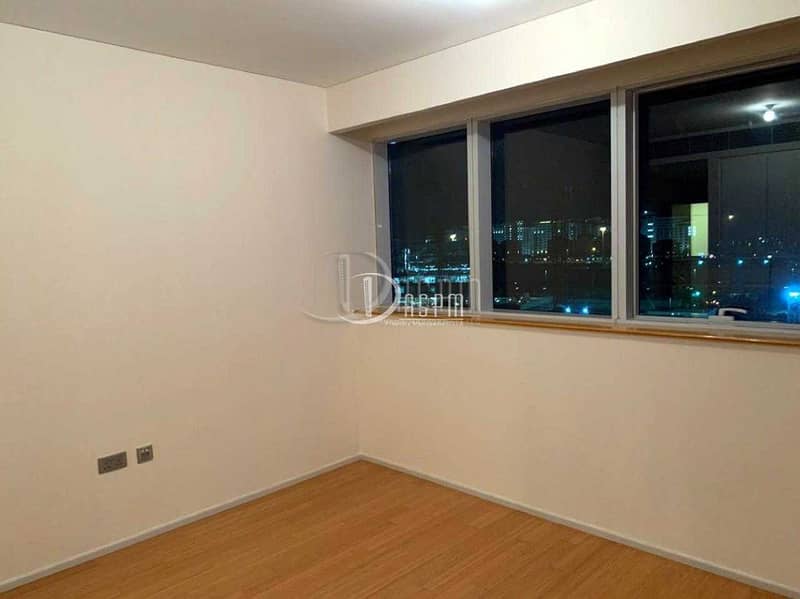 8 GREAT DEAL |  Spectacular Canal View  | Vacant  | Modern Apartment