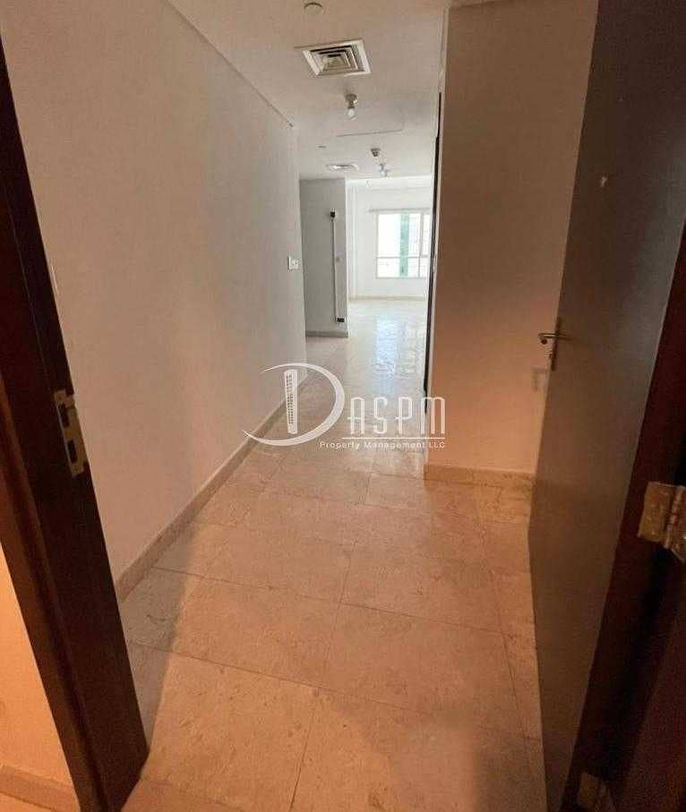 8 HOT DEAL |  High Floor |  Modern Apartment |  Excellent Condition