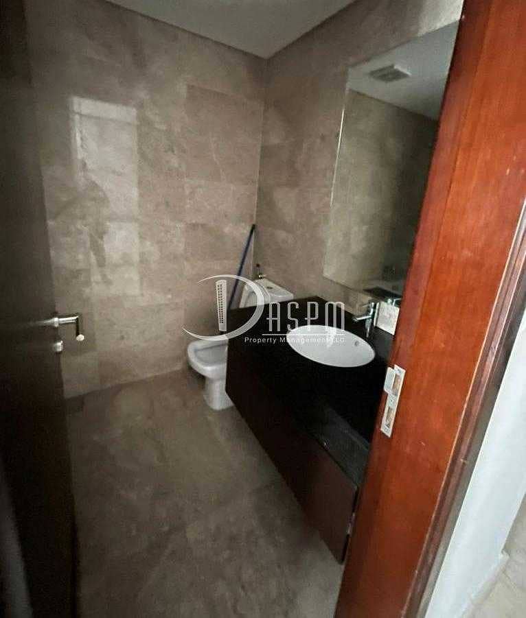 10 HOT DEAL |  High Floor |  Modern Apartment |  Excellent Condition