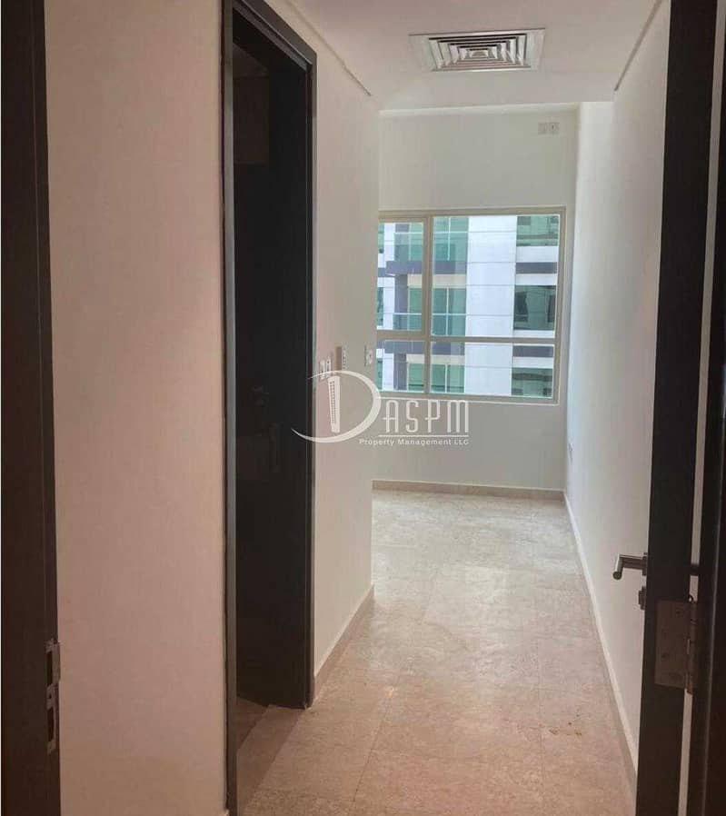 9 Great Deal | Sea View | 2 Cheques |Large Layout | High Floor |