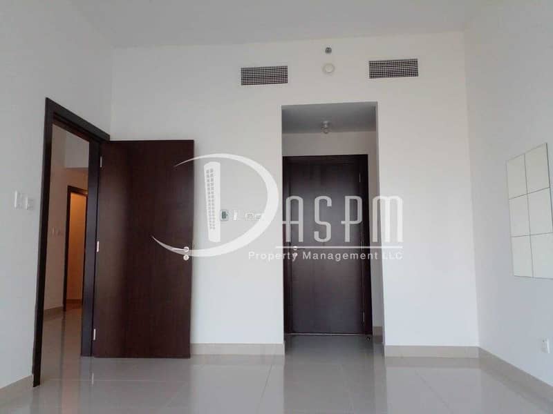 8 Great Deal | Large Layout | Modern Apartment with Balcony