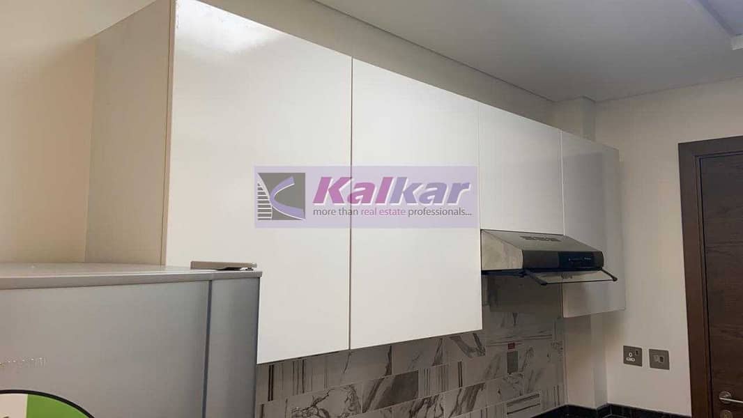 2 Azizi Farishta - Spacious studio on higher floor fully fitted kitchen for rent