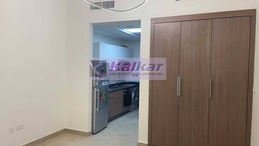 6 Azizi Farishta - Spacious studio on higher floor fully fitted kitchen for rent