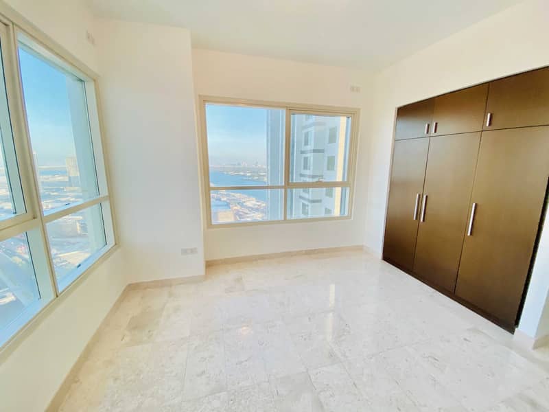 5 HOT OFFER. . ! 3BR WITH BALCONY IN MARINA SQUARE