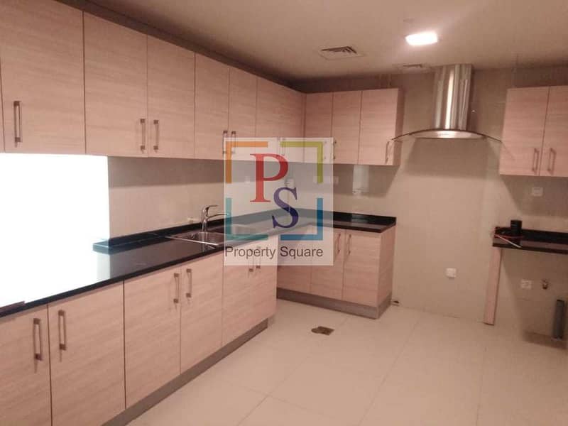 9 Special 3 BR +Maid ! Fitted Kitchen ! High Floor !