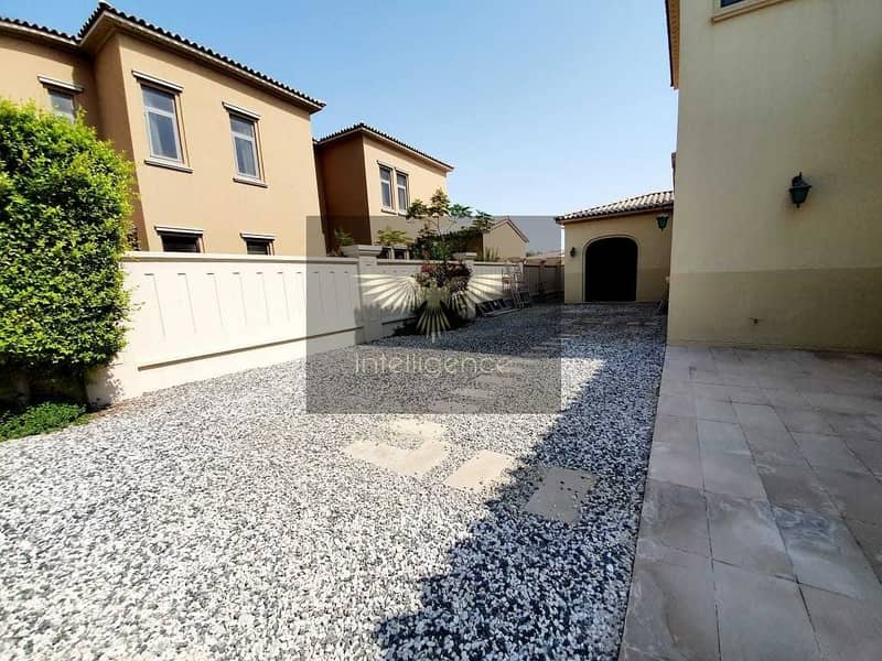 13 Modified & Luxury Villa for Sale/ Landscaped