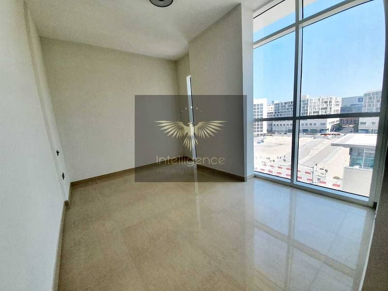 18 Ready to Move in! Stunning Unit w/ Skyline View!